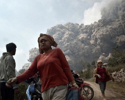 16 человек стали жертвами извержения вулкана Синабунг в Индонезии. Фото РБК