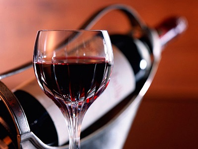Красное вино приносит пользу тем людям, которые привержены сидячему образу