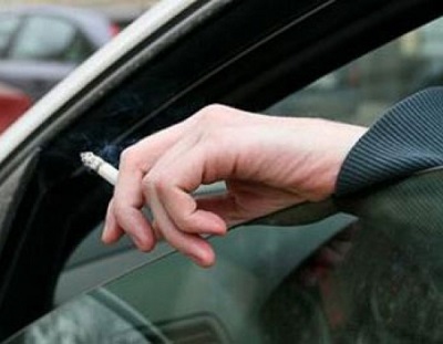 Британский парламент запретил курить в автомобилях в присутствии детей