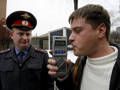 МВД России предлагает предоставить полицейским право проверять на наличие алкогольного опьянения любого гражданина, совершившего административное правонарушение