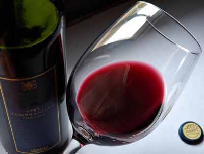 Ученые опровергли известный миф – красное вино не продлевает жизнь